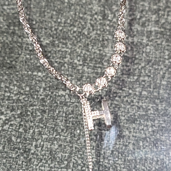 Letter H (HerMes) Pendant Necklace designer Luxurious High-End Sense Rhineston - Picture 4 of 5